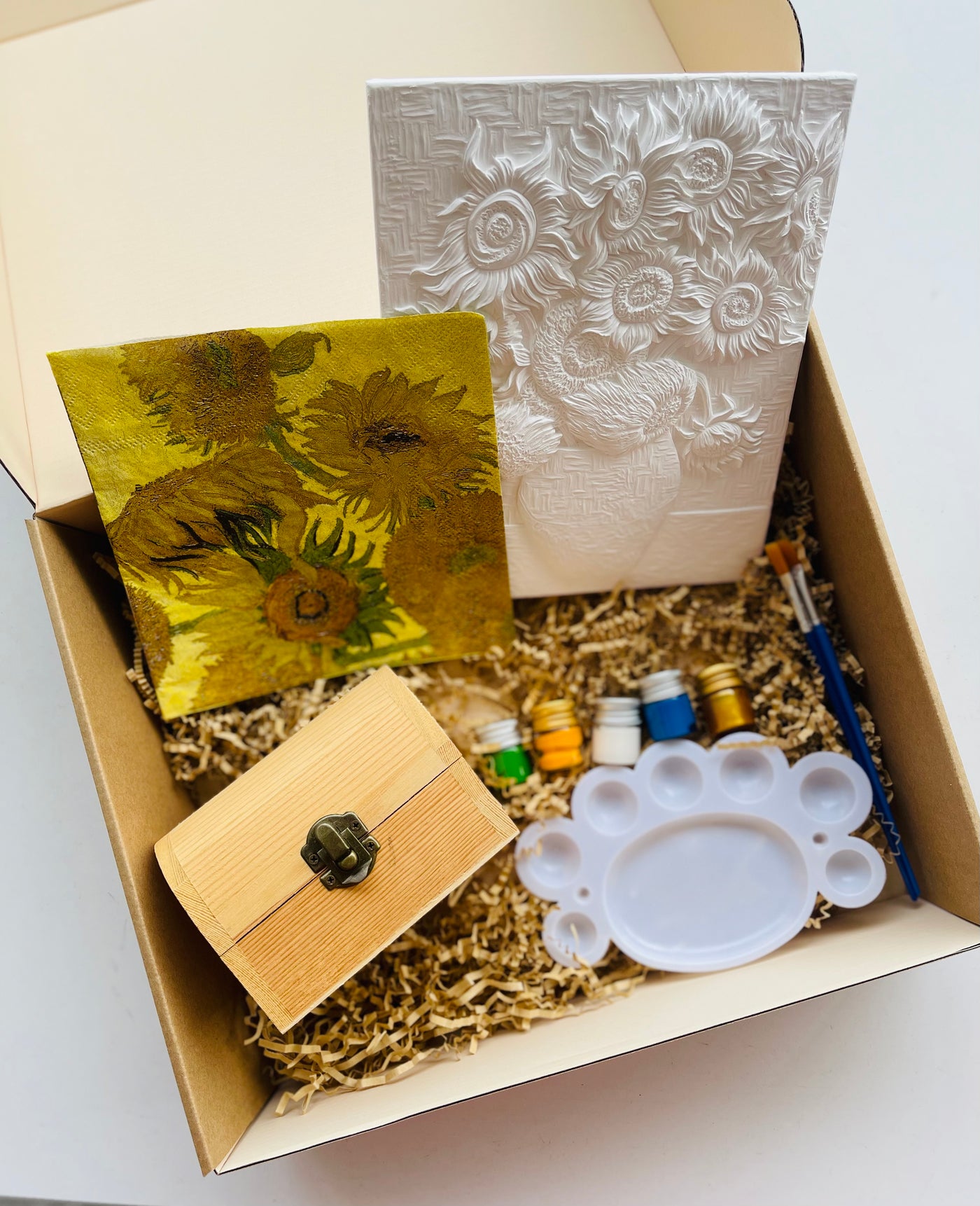 World artist collection [Inspired by Artist Vincent Van Goh]/ Play date  kit: Painting Sunflower in 3D plaster & tissue flower art in wooden box kit