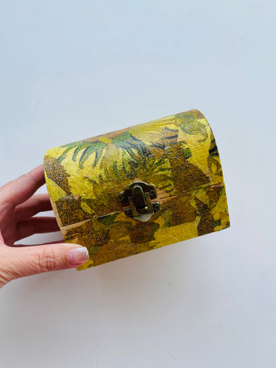 World artist collection [Inspired by Artist Vincent Van Goh]/ Play date  kit: Painting Sunflower in 3D plaster & tissue flower art in wooden box kit